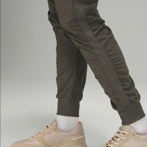 LULULEMON Beyond the Studio joggers sz 6 Grey Sage NWOT - Picture 5 of 8